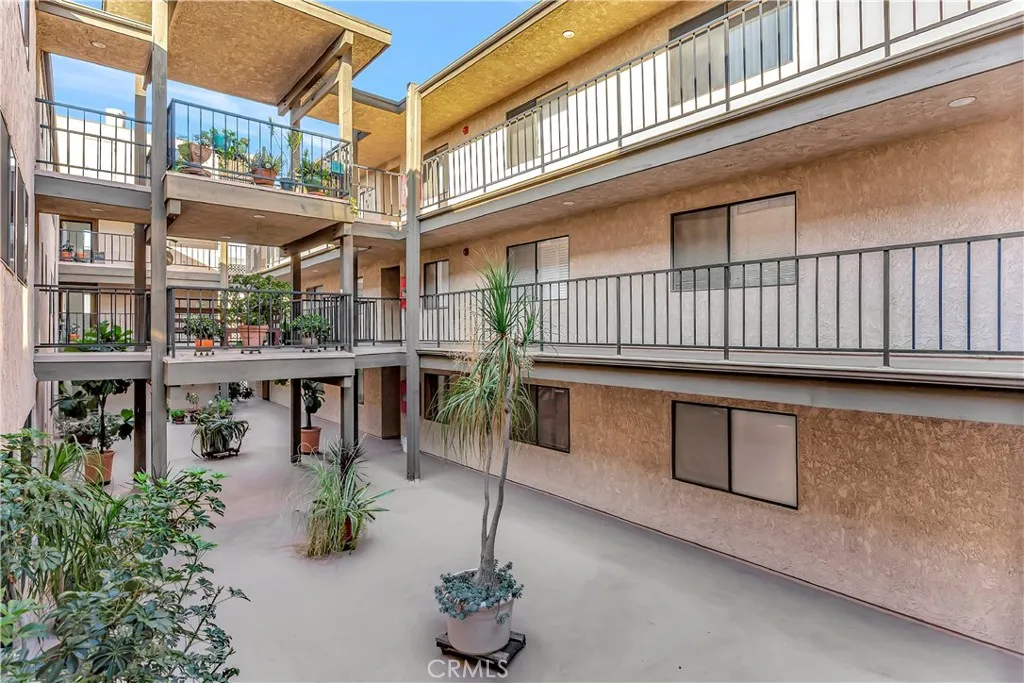 605 Redondo 308, Long Beach, California 90814 home-pic-32